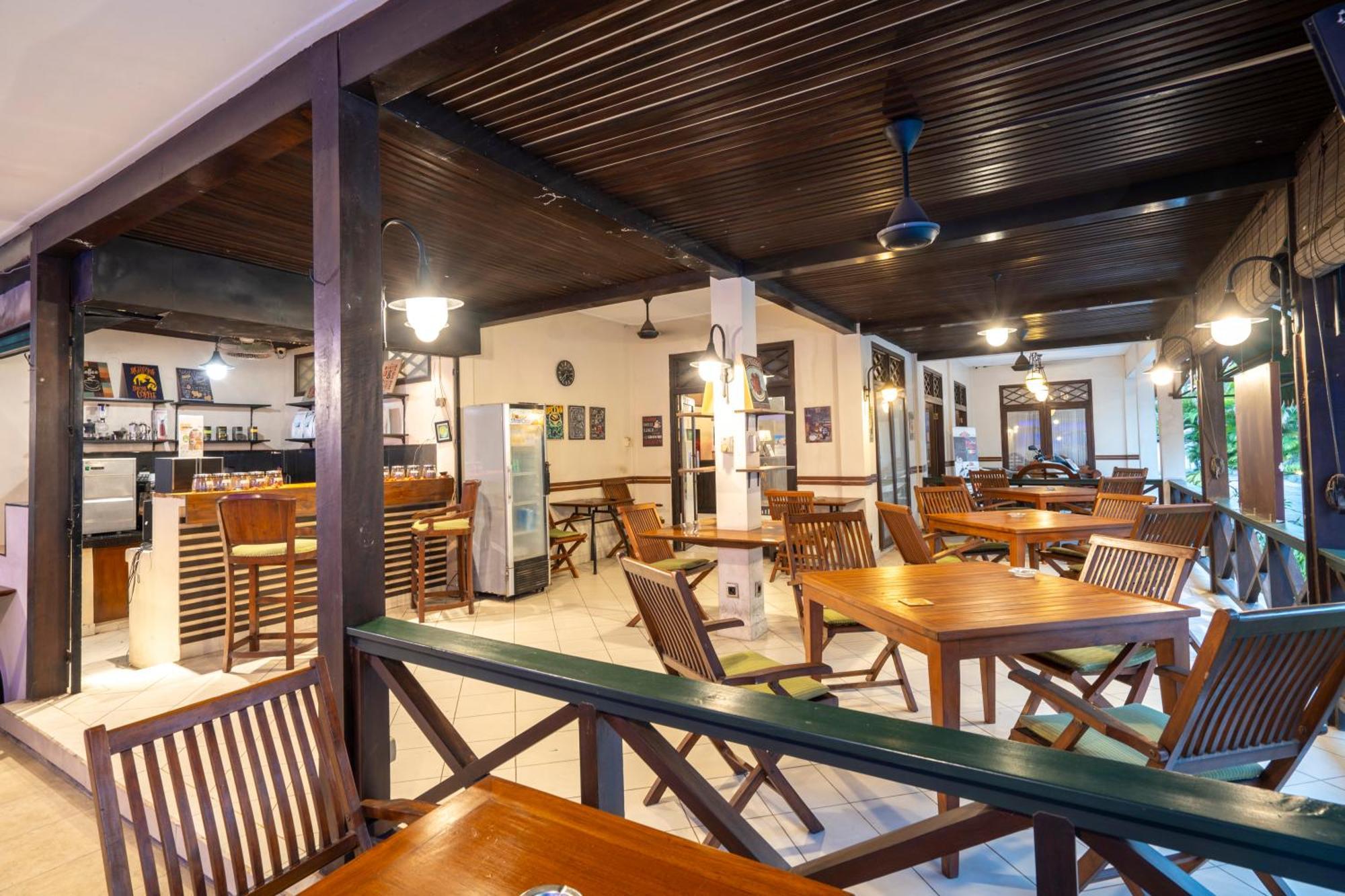 Samawa Transit Hotel Sumbawa Besar Exterior photo
