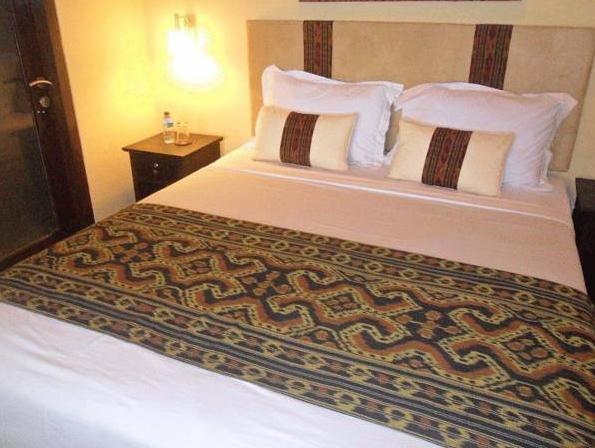 Samawa Transit Hotel Sumbawa Besar Exterior photo